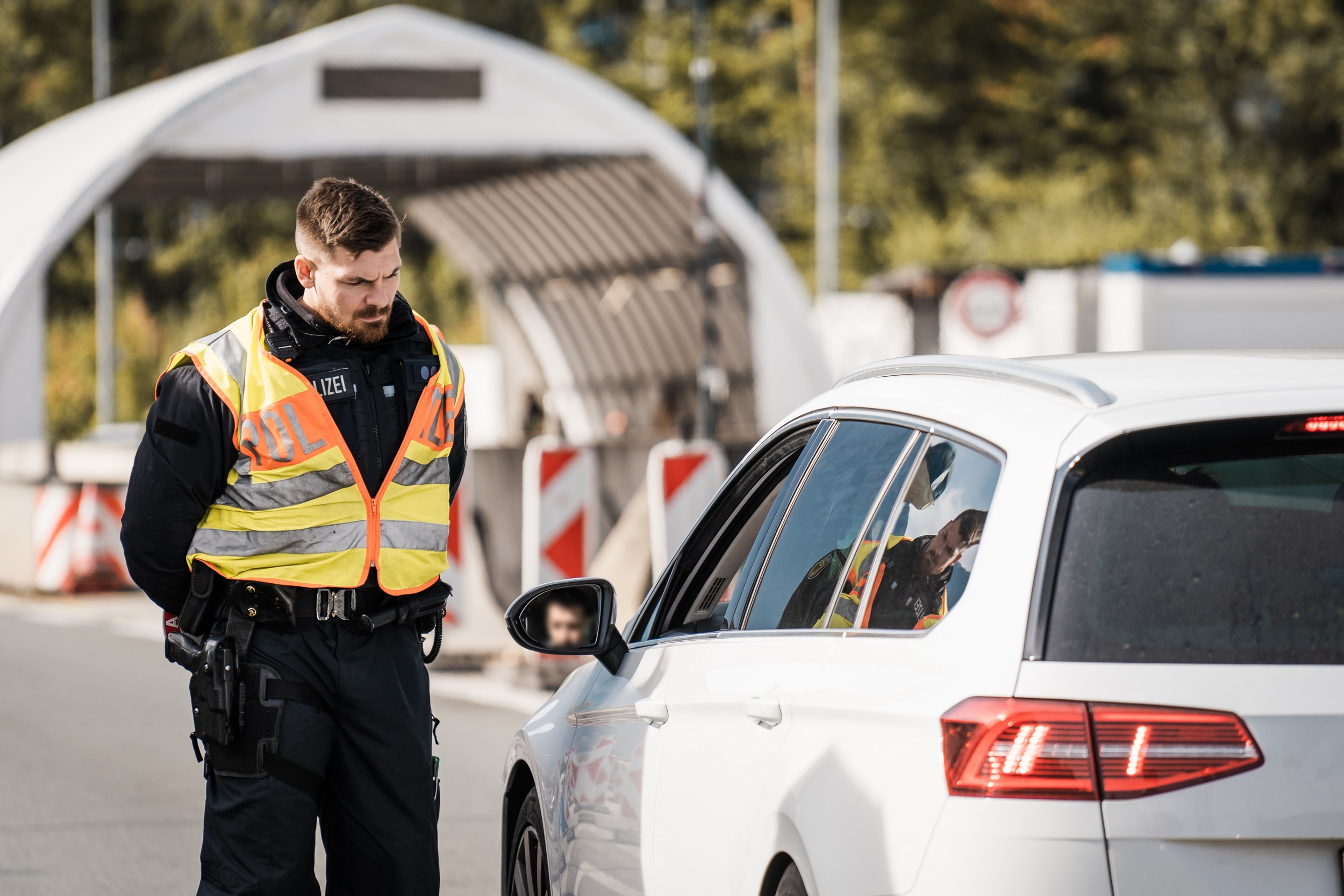 Schlagringe, Messer und eine Pistole