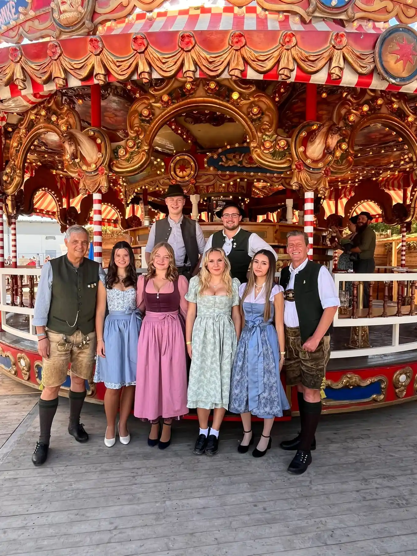 Morgen 10. Dirndl- und Burschenversteigerung