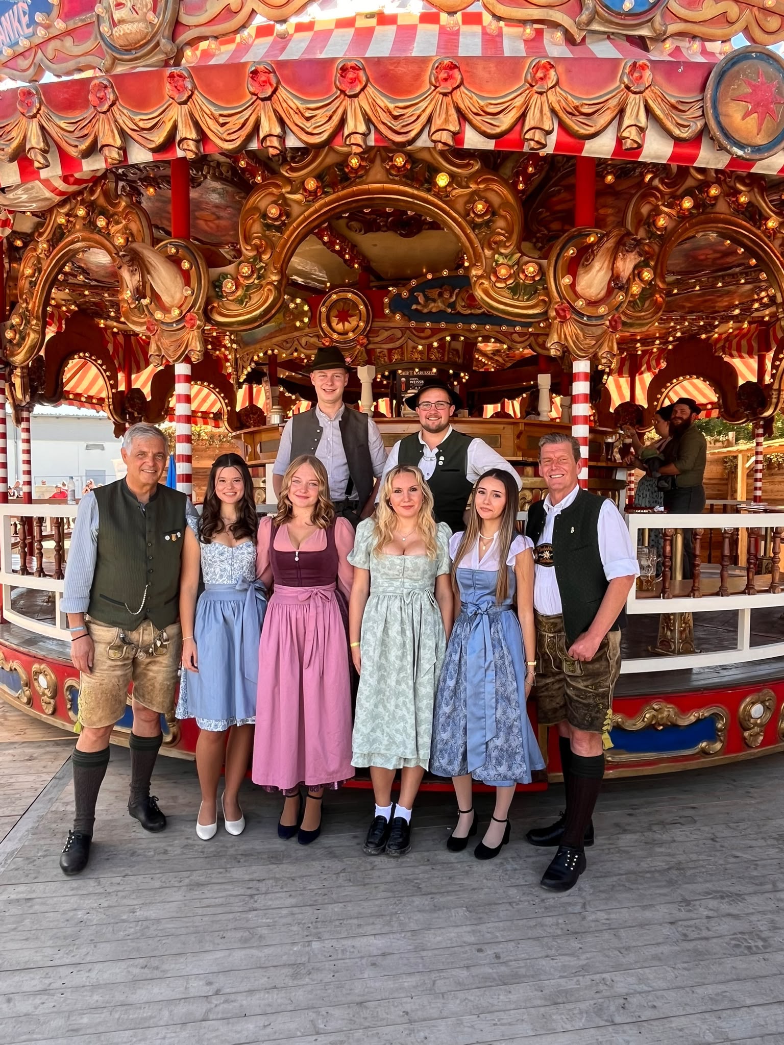 Morgen 10. Dirndl- und Burschenversteigerung