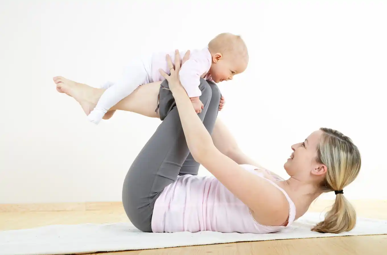 Yoga-Rückbildung für Mamas mit Baby