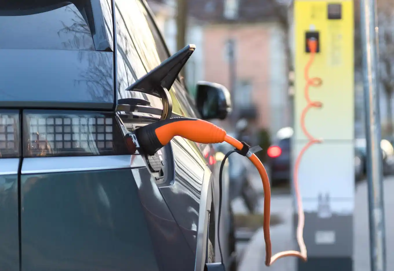 Warum sind E-Ladestationen nicht barrierefrei?